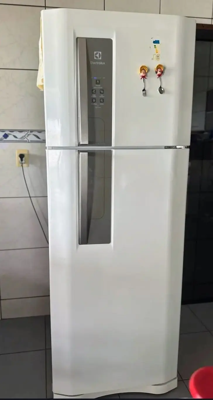 Geladeira Electrolux branca comprada em BH